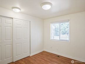 936 NE 207th Place NE, Sammamish WA 98074