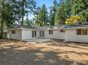 936 NE 207th Place NE, Sammamish WA 98074