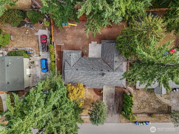 936 NE 207th Place NE, Sammamish WA 98074