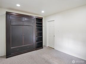 936 NE 207th Place NE, Sammamish WA 98074