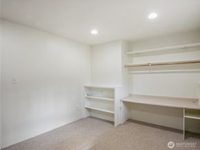 936 NE 207th Place NE, Sammamish WA 98074