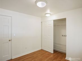 936 NE 207th Place NE, Sammamish WA 98074