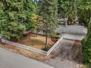 936 NE 207th Place NE, Sammamish WA 98074