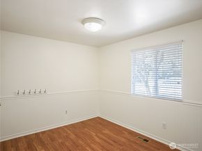 936 NE 207th Place NE, Sammamish WA 98074