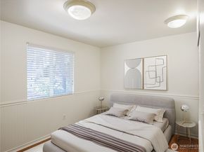 936 NE 207th Place NE, Sammamish WA 98074