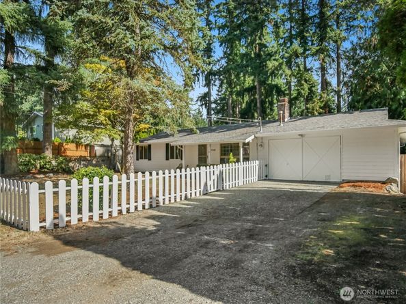 936 NE 207th Place NE, Sammamish WA 98074