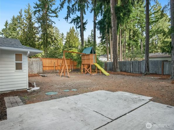 936 NE 207th Place NE, Sammamish WA 98074