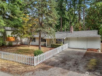 936 NE 207th Place NE