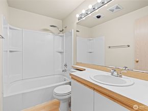 5509 S 237th Place 123, Kent WA 98032