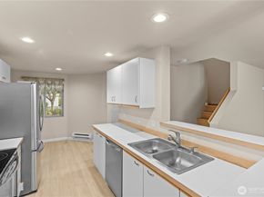 5509 S 237th Place 123, Kent WA 98032