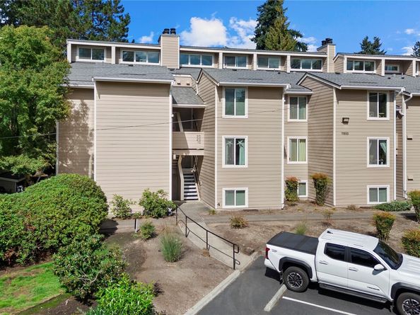 19855 25th Avenue NE 111, Shoreline WA 98155