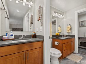 19855 25th Avenue NE 111, Shoreline WA 98155