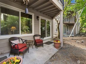 19855 25th Avenue NE 111, Shoreline WA 98155