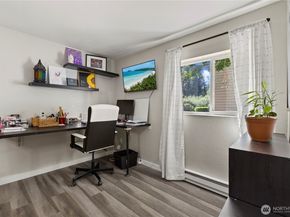 19855 25th Avenue NE 111, Shoreline WA 98155