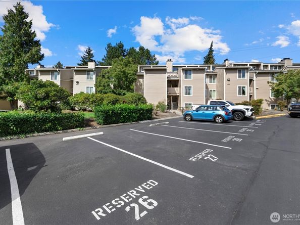 19855 25th Avenue NE 111, Shoreline WA 98155