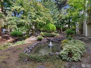 19855 25th Avenue NE 111, Shoreline WA 98155