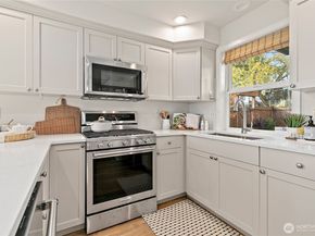 102 24th Avenue E A, Seattle WA 98112