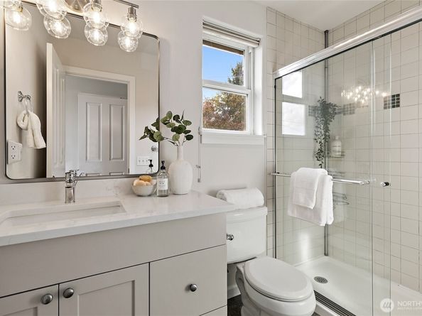 102 24th Avenue E A, Seattle WA 98112