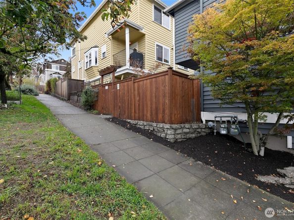 102 24th Avenue E A, Seattle WA 98112