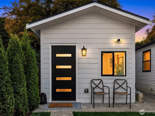 3257 37th Avenue SW, Seattle WA 98126