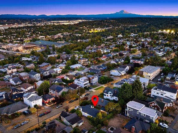 3257 37th Avenue SW, Seattle WA 98126