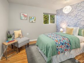 3257 37th Avenue SW, Seattle WA 98126