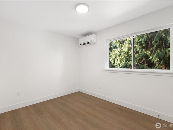 2349 NE 127 Street B, Seattle WA 98125