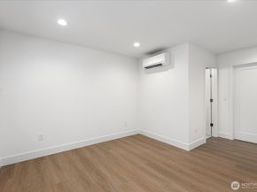 2349 NE 127 Street B, Seattle WA 98125