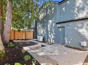 2349 NE 127 Street B, Seattle WA 98125