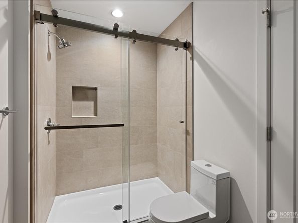2349 NE 127 Street B, Seattle WA 98125