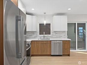 2349 NE 127 Street B, Seattle WA 98125