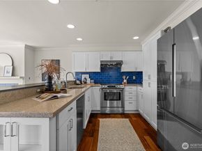 3919 Latona Avenue NE 305, Seattle WA 98105