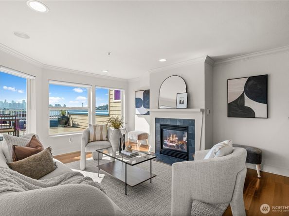 3919 Latona Avenue NE 305, Seattle WA 98105