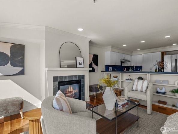3919 Latona Avenue NE 305, Seattle WA 98105