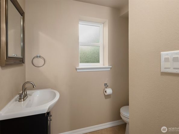 18710 64th Avenue W, Lynnwood WA 98037