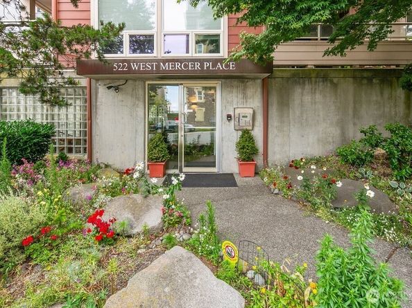 522 W Mercer Place 403, Seattle WA 98119