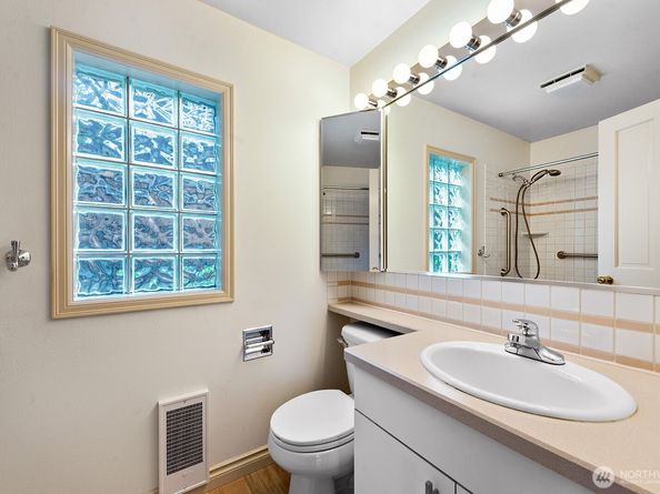 614 E Lynn Street 1, Seattle WA 98102