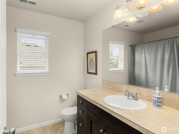 8214 NE 163rd Place, Kenmore WA 98028