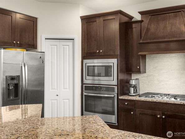 8214 NE 163rd Place, Kenmore WA 98028