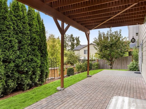 8214 NE 163rd Place, Kenmore WA 98028