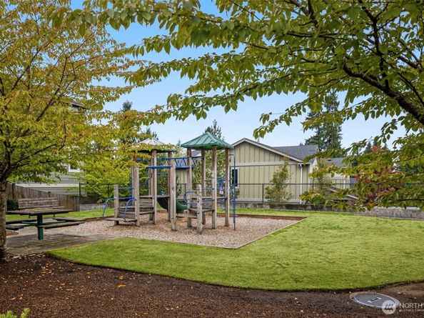 8214 NE 163rd Place, Kenmore WA 98028