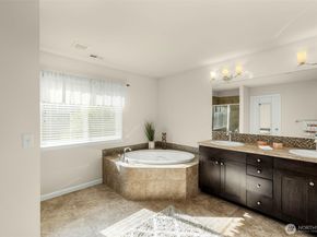 8214 NE 163rd Place, Kenmore WA 98028