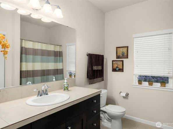 8214 NE 163rd Place, Kenmore WA 98028