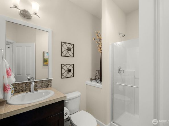 8214 NE 163rd Place, Kenmore WA 98028