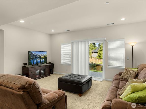 8214 NE 163rd Place, Kenmore WA 98028