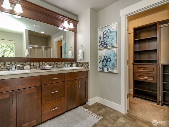 9311 S 216th Place, Kent WA 98031