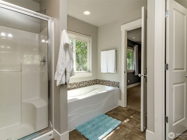 9311 S 216th Place, Kent WA 98031