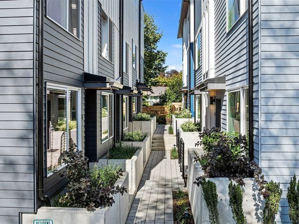 2527 29th Avenue S D, Seattle WA 98144