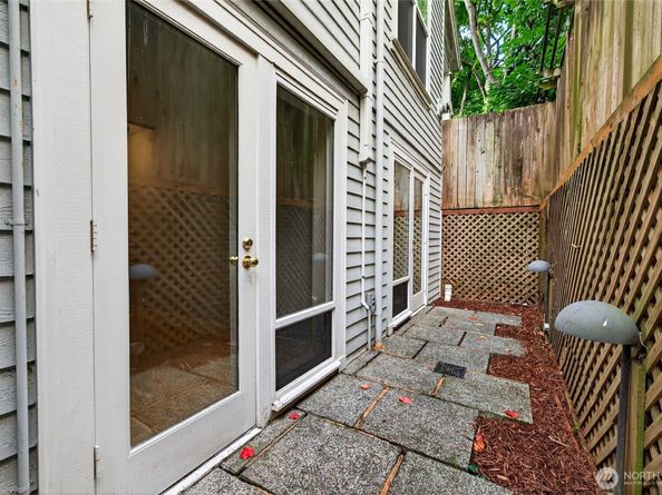 414 Malden Avenue E B, Seattle WA 98112