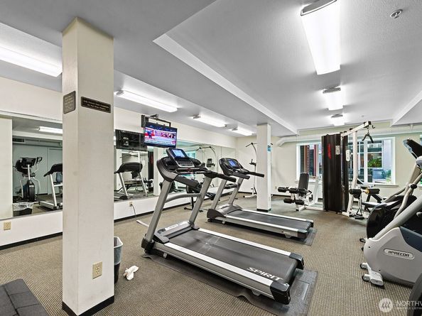 2717 Western Avenue PH04, Seattle WA 98121